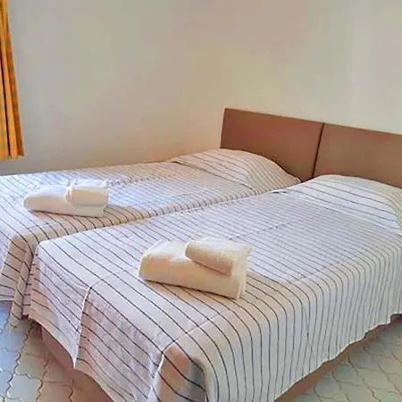 Sleeps 6 With Air Con And Wifi Villa Vale do Lobo